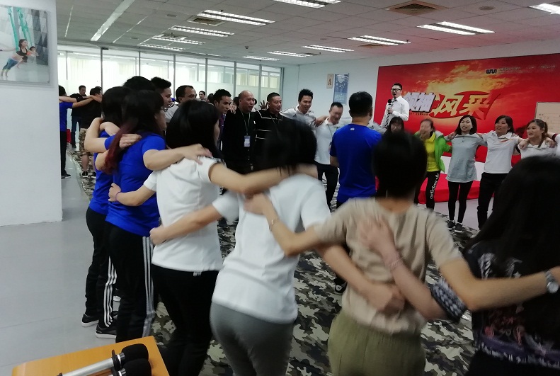 團(tuán)隊(duì)激勵(lì)培訓(xùn)課程方案、團(tuán)隊(duì)激勵(lì)游戲、團(tuán)隊(duì)激勵(lì)培訓(xùn)講師專題